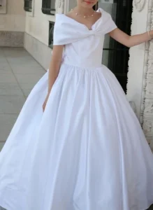 Elegant white dress for girls